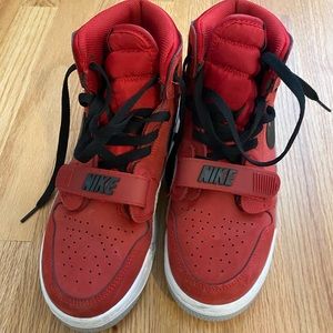 Jordan’s mens’ 6.5 woman’s 8